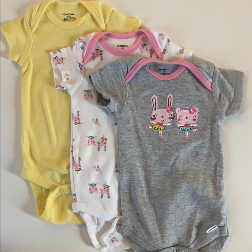 Gerber Onesie 6-9 Months x3